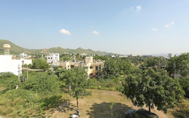 OYO 9723 Home Farm Stay Connaught Palace