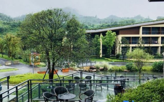 Anjing Old Tree Courtyard (Emeishan Scenic Area)