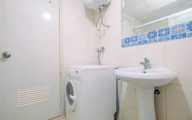 Homey And Warm 1Br Apartment At Ambassade Kuningan