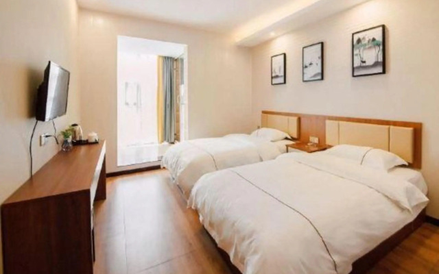 9 Lian Express Hotel