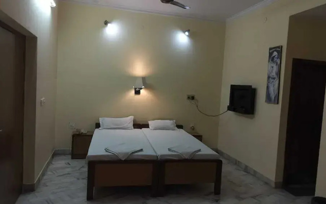 Sarnath Motel And Resort