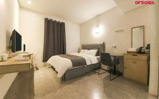 AMI Boutique Hotel