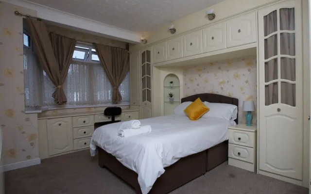 Stunning Spacious Bungalow With Ample Parking