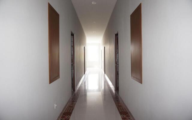 OYO 90023 Damar Kusumo Guest House