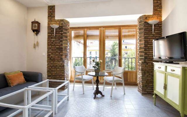 Bright & Elegant City Centre 3 BR Apart