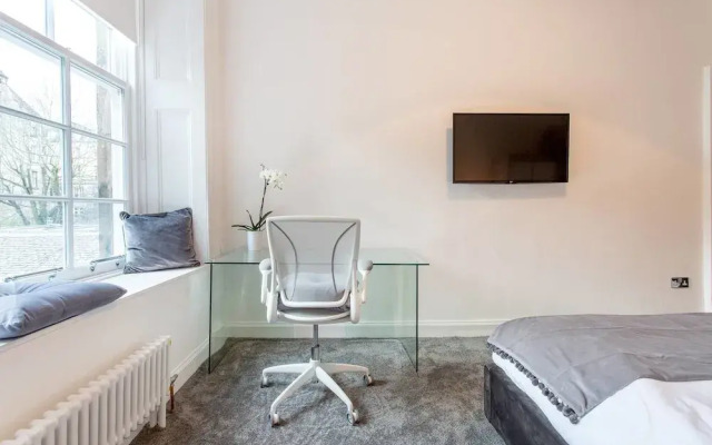 Luxury 4-bedroom Townhouse in Prestigious West End