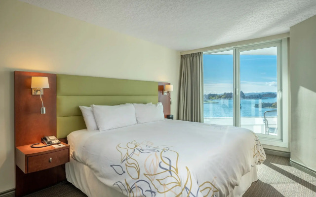 Victoria Regent Waterfront Hotel & Suites