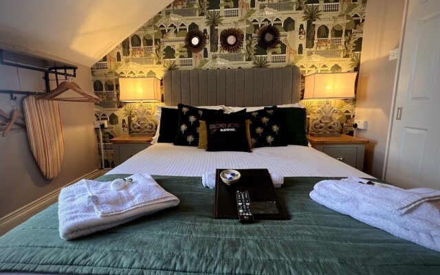 Delovely Hotel