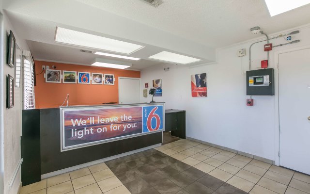 Motel 6 Dothan, AL