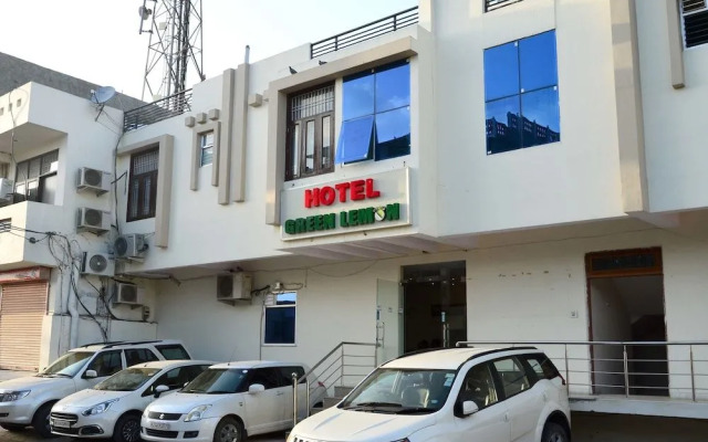 Oyo 6697 Hotel Green Lemon