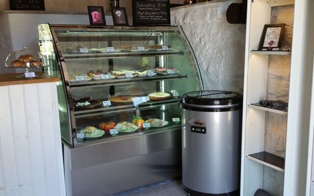 Som Hemma Gardscafe Bed & Breakfast