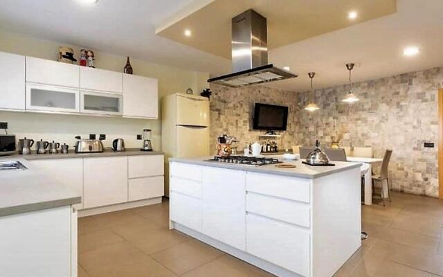 Premium villa in Adeje with private pool
