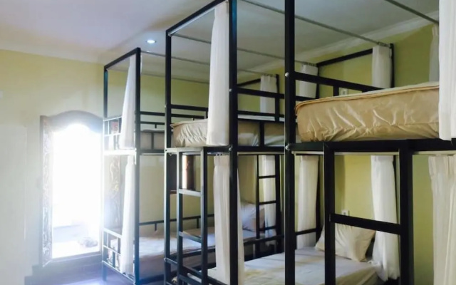 Inn Between Hostel – Guest Rooms – Ubud
