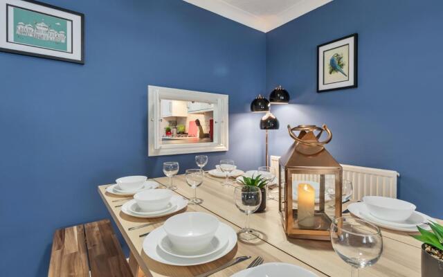 Seabright Townhouse | By My Getaways | Parking for one car