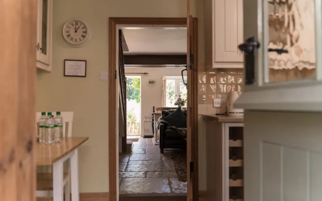 Stunning 2 Bed Cottage in Fordwells