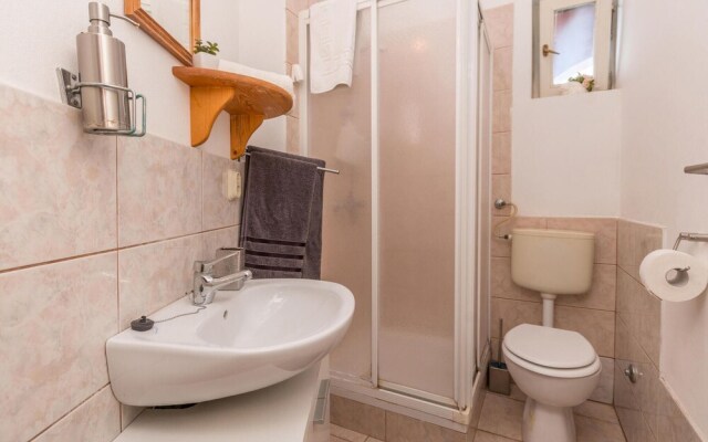 Stunning Apartment in Sukosan With Wifi and 2 Bedrooms