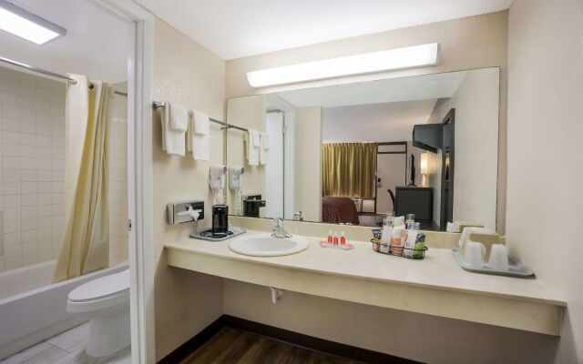 Econo Lodge Live Oak