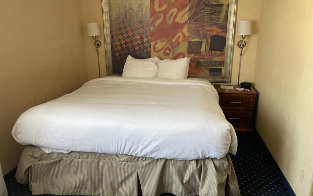 Howard Johnson by Wyndham Merrillville