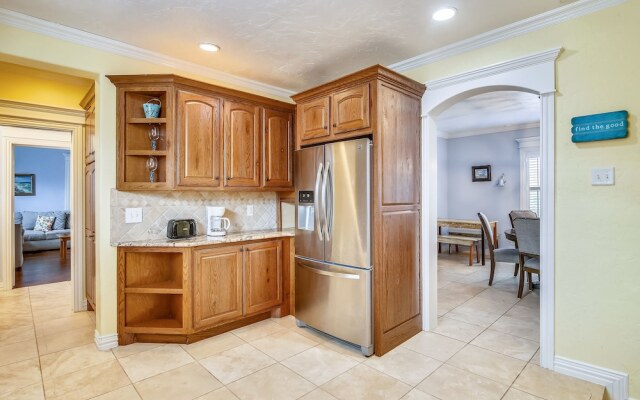 The Turquoise Turtle 4 Bedroom Home