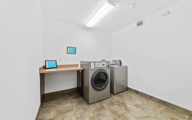 Home Inn and Suites Lloydminster
