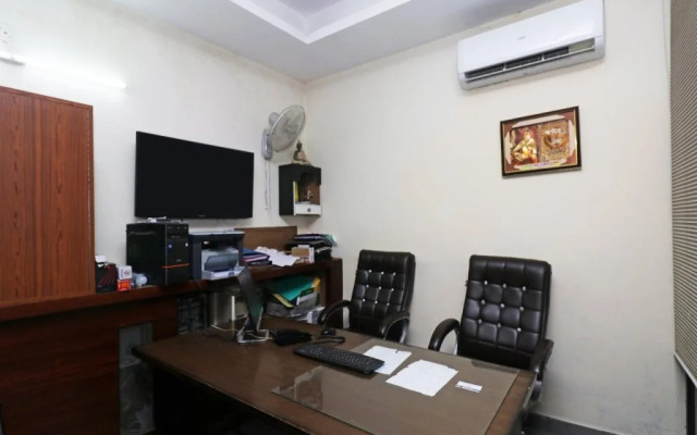 The Classic By OYO Rooms