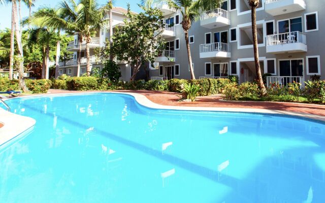 Hotel Tropicana Suites Deluxe Beach Club & Pool