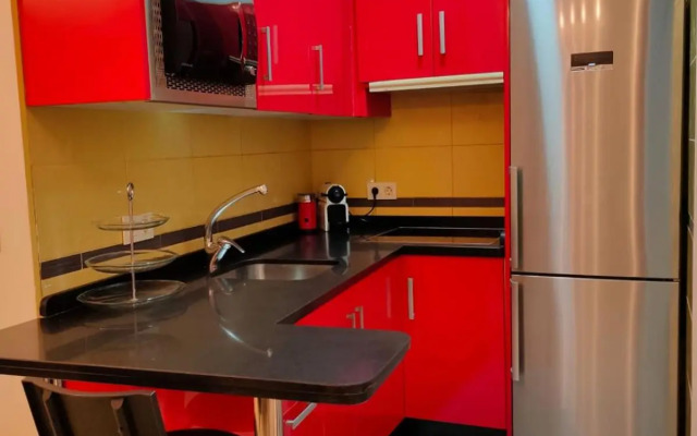 Las Columnas De Adriano. Calle Mármoles, 5