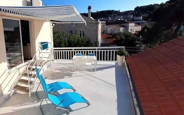 Linda1 - 20m From the sea - SA1
