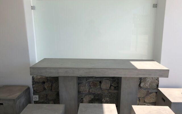 Amperian Mykonos Suites & Villas