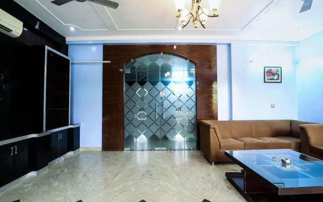 Dev Palace by OYO Rooms