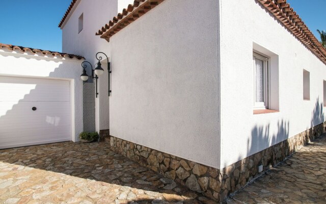 Beautiful Holiday Home Near Beach in Catalonia
