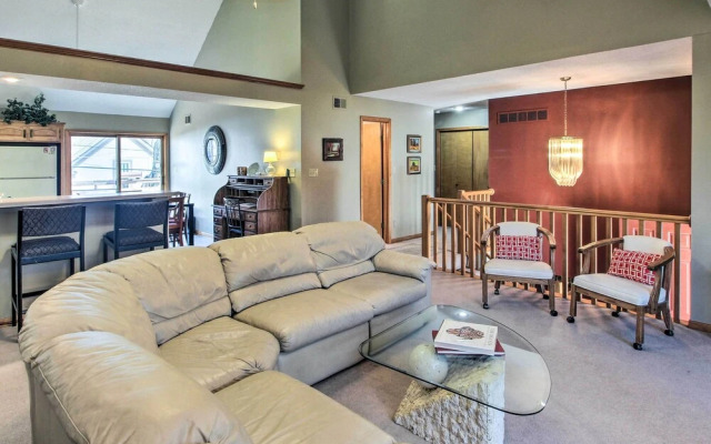 Pet-friendly Kansas City Stay w/ Deck!