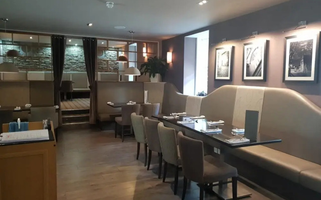 Fairburn Hotel
