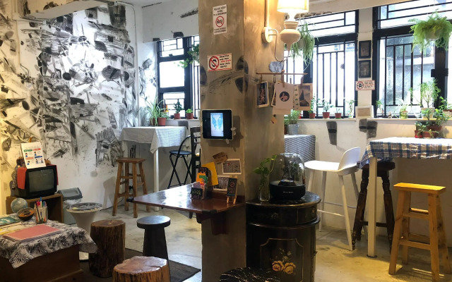 Hop Inn - Hostel