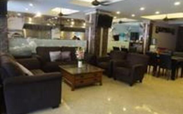 Maleez Lodge Hotel and Restaurant