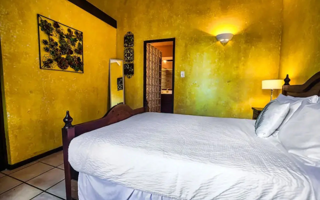 Mexican Style Villa With Private Pool, Free Utilities