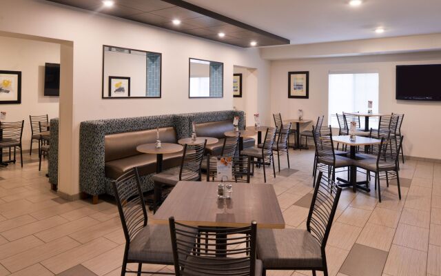 Holiday Inn Express & Suites Sioux Falls At Empire Mall by IHG