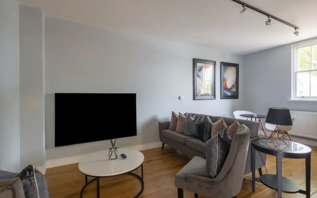 Luxurious Private One Bedroom Apartment