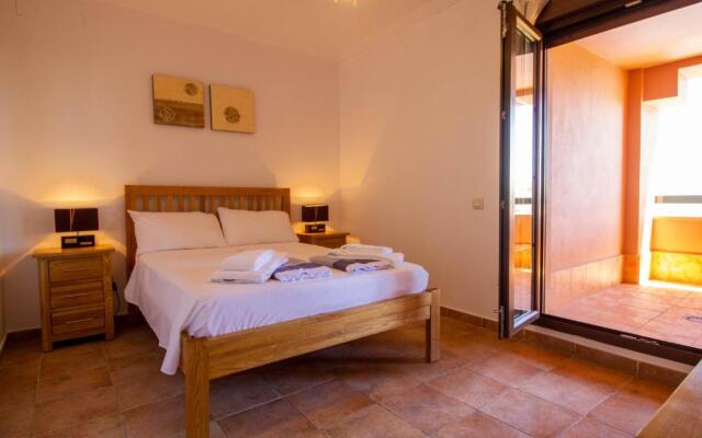 (HAR002) Sea View Apartment 200m to Beach