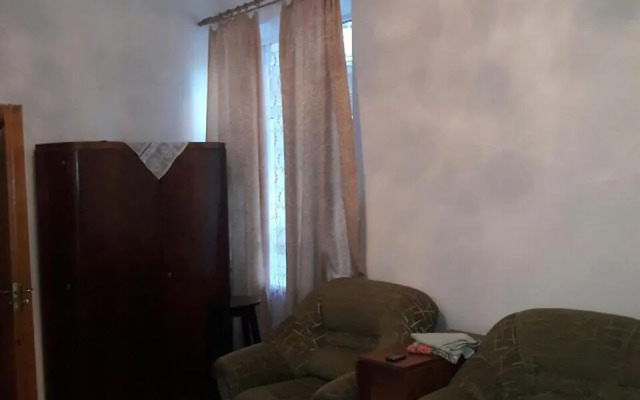 Квартира між вокзалом і центром