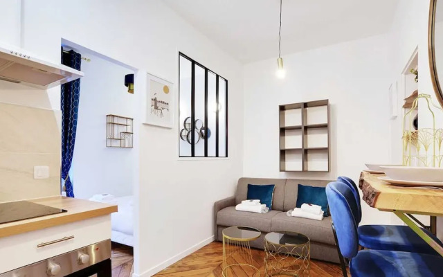 Chic Apartment in Paris for Couple