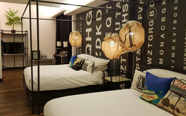 M Boutique Station 18