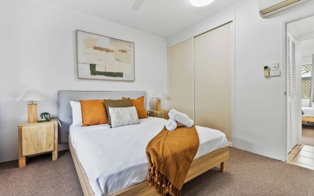 Cairns Tropical Bliss Swim In - Out Apt