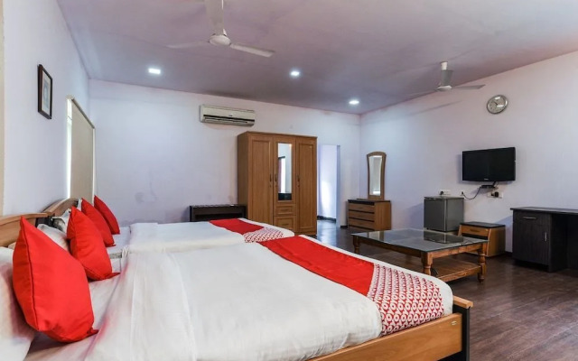 Green City Club by OYO Rooms