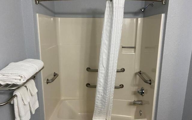 Economy Inn And Suites Cedar Rapids
