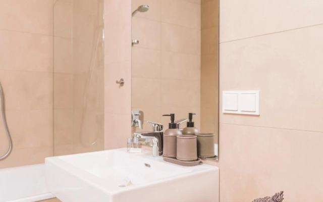 Triiiple Tower Dream Apartments with Rooftop-Summer-Pool by ichbucheAT