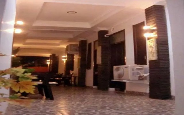 Hotel Salon Fora & Cafe