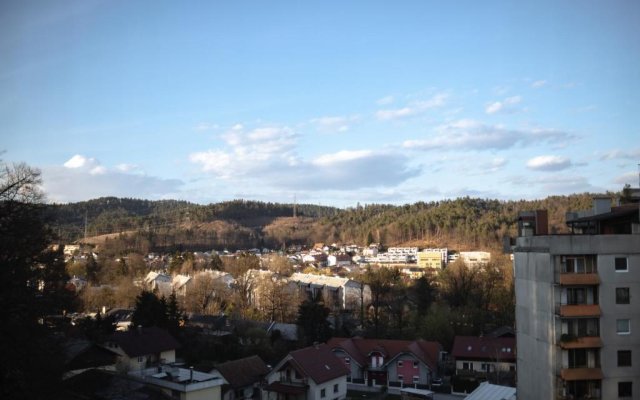 Elegant 1-bedroom apartment near hill forest