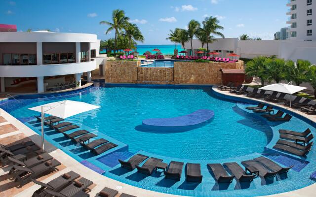 Krystal Grand Cancun