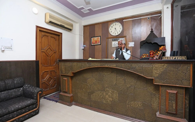 OYO 19184 Hotel Dolphin